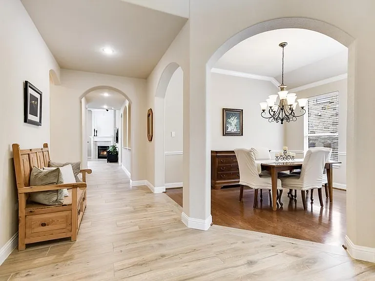 310 Glen Hollow St — Photo 3