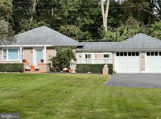 329 Elmwood Ln, Riegelsville, PA 18077