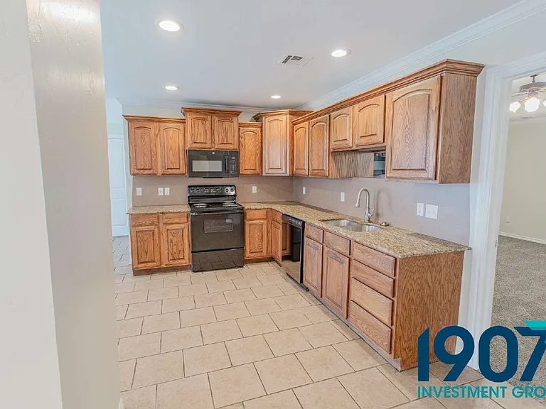 1540 N Santa Fe Ave — Photo 9
