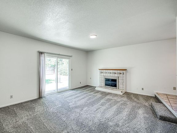3rd image of 619 W Indianapolis Ave