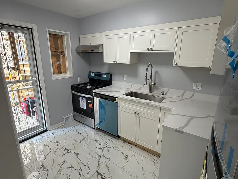 2854 W Glenlake Ave #1W — Photo 5