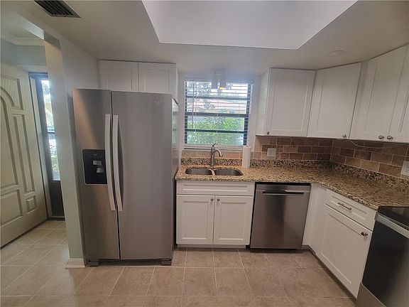 5th image of 400 18th St APT C2