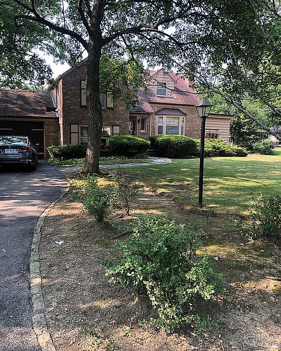 1st image of 584 Hyacinth Pl