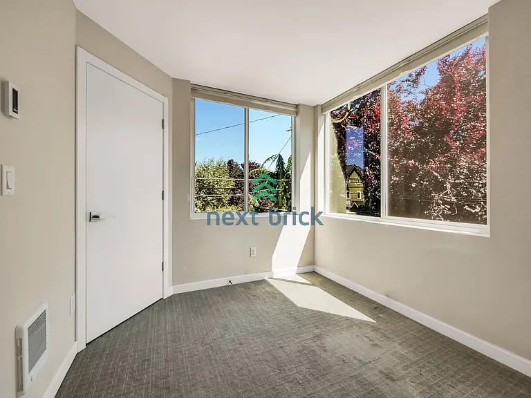 8841 Midvale Ave N #C — Photo 10