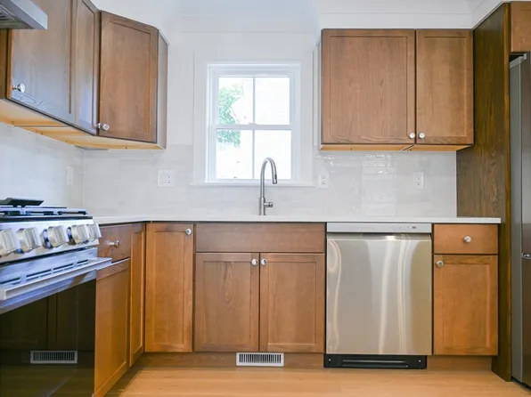 10 Ashwood St, Worcester, MA 01604