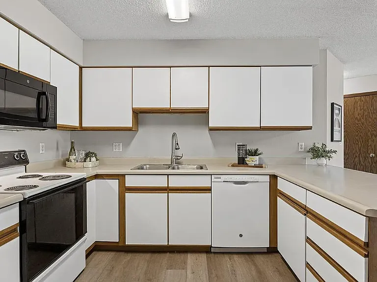 4014 Stanton St — Photo 3