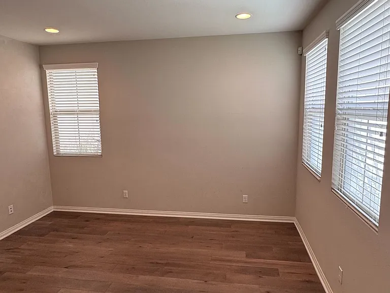 2233 W Anacasa Way — Photo 9