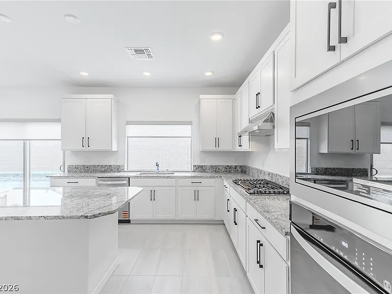 6846 W Ford Ave — Photo 10