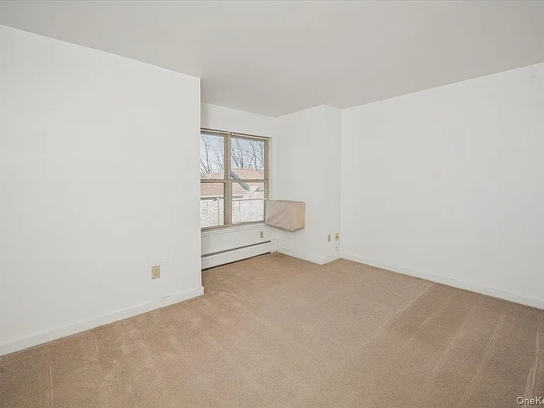 501 Maplewood Gdns — Photo 12