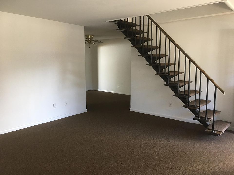1st image of 106 Vine Dr