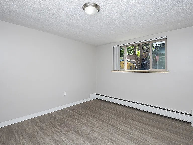 Kent Apartments — Photo 37