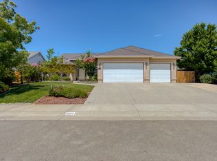 3330 Old Lantern Dr, Redding, CA 96003