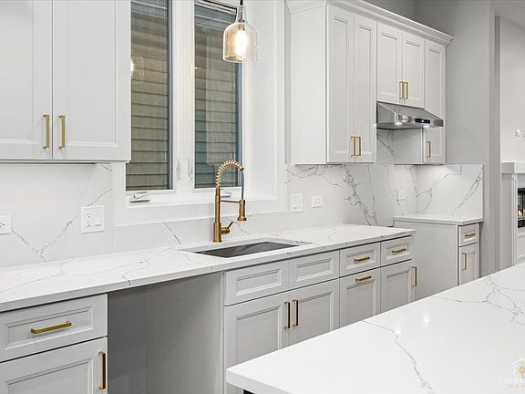 4th image of 3409 S Lituanica Ave