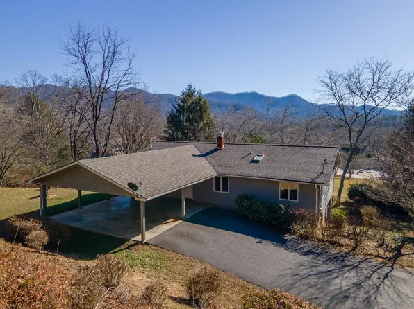 129 Lois Ln, Franklin, NC 28734