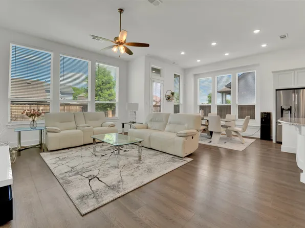 1824 Leo Dr, Van Alstyne, TX 75495