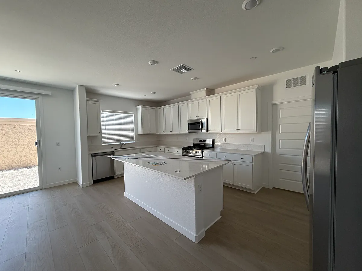 Building Photo - 7085 Tradewind Way