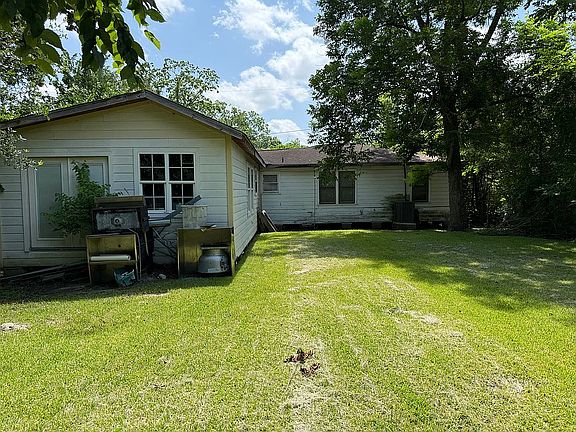 3rd image of 5831 Phillips St