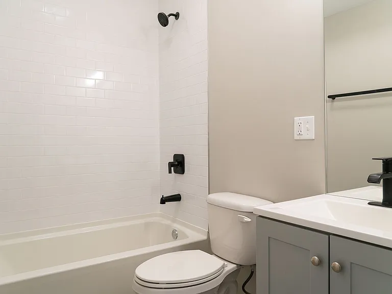3051 W Leland Ave — Photo 30