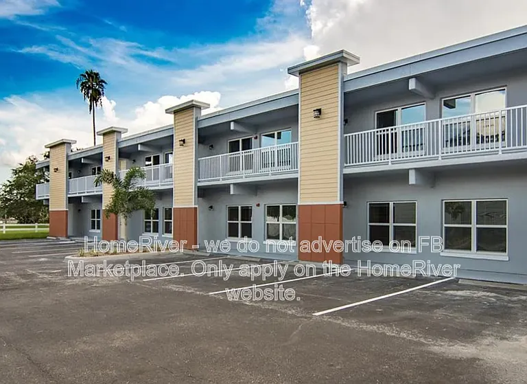 3300 Oak St NE #101 — Photo 1
