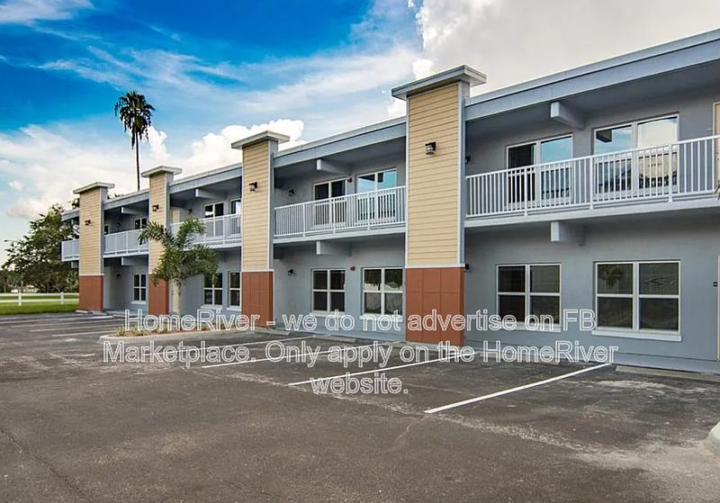 1st image of 3300 Oak St NE APT 101
