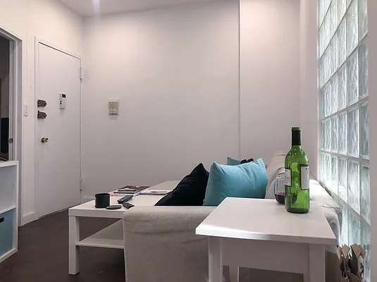 Rented by Kahen Properties | media 27