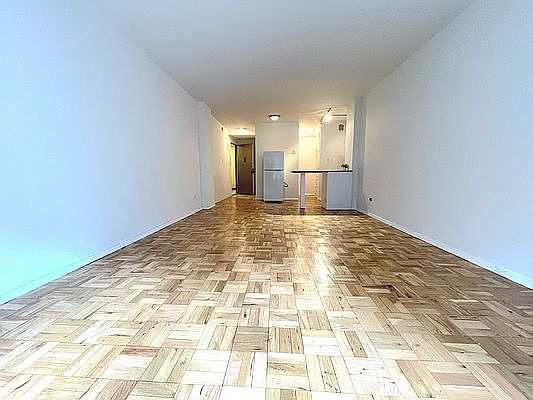 4th image of 320 E 54th St APT 2A