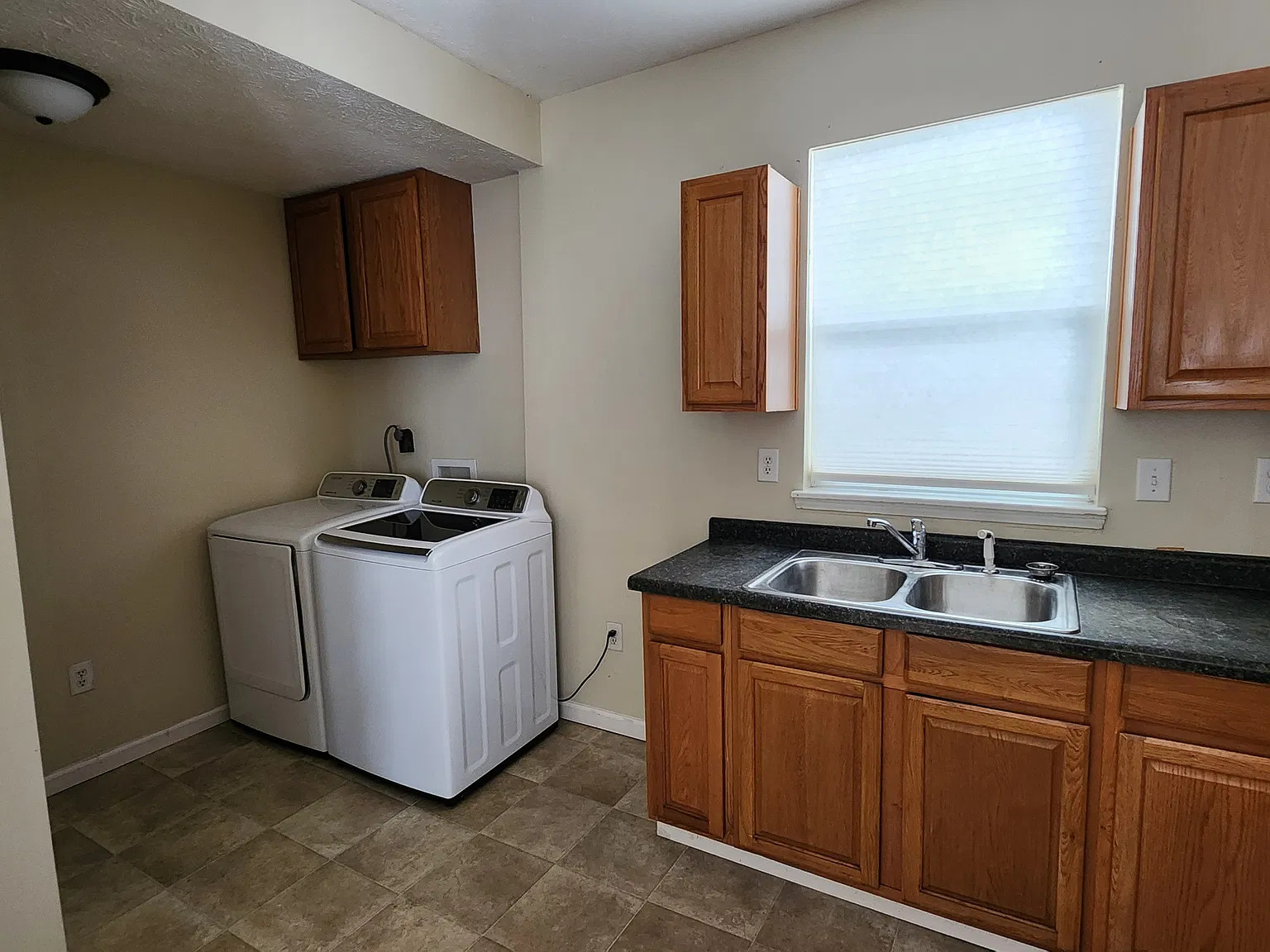 3 bed, $1,300 — Photo 3