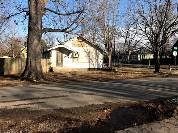 5th image of 121 SW F St