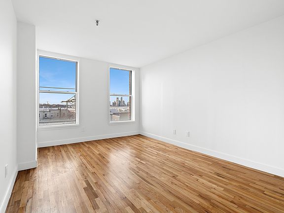5th image of 1 Tiffany Pl APT 4