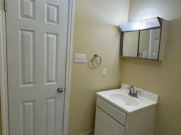 2nd image of 4101 Hessmer Ave APT 102