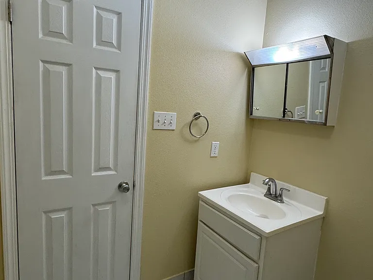 4101 Hessmer Ave #102 — Photo 2