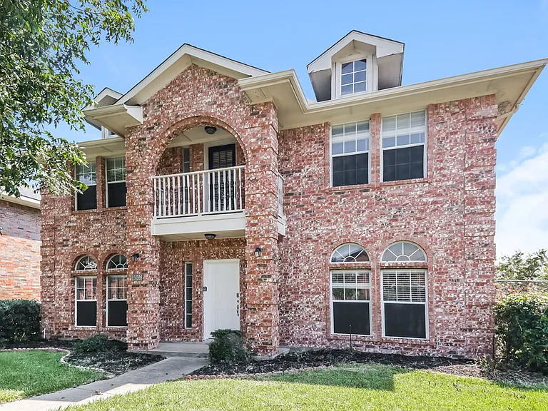 6902 Graham Dr — Photo 4