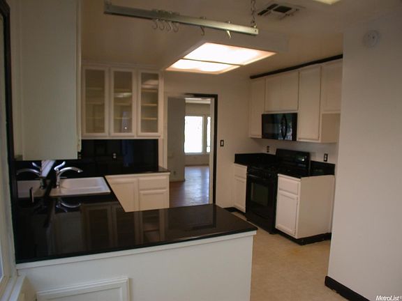 5th image of 2608 Castro Way
