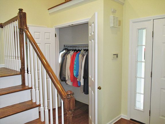 4th image of 60 Top Hill Ln