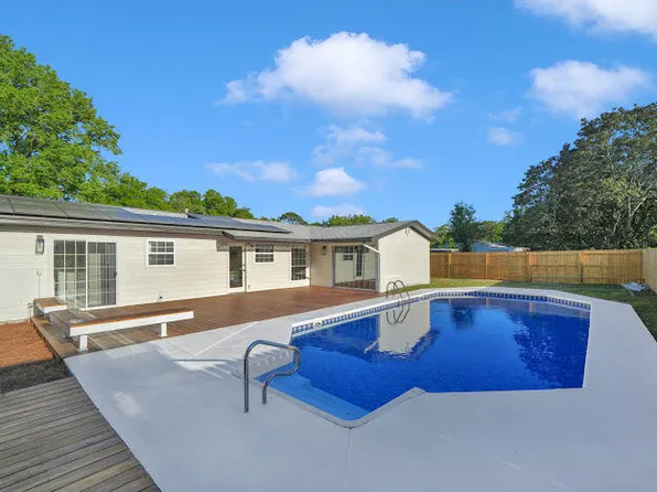 17 Oak Ln, Shalimar, FL 32579