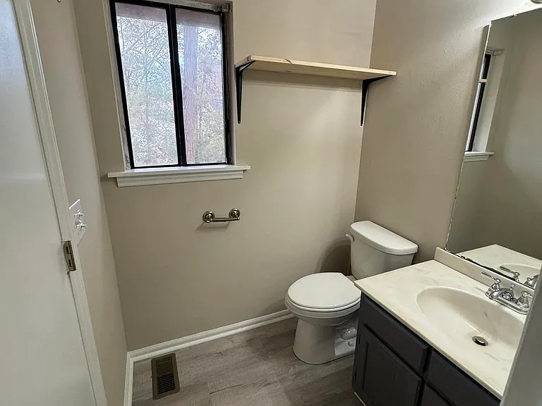 295 Spring Lake Dr — Photo 6