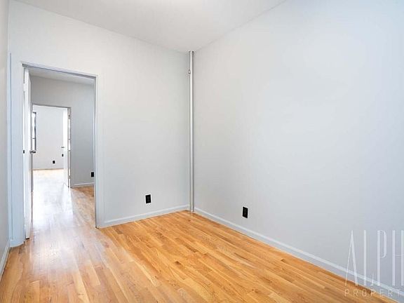 4th image of 401 E 116th St