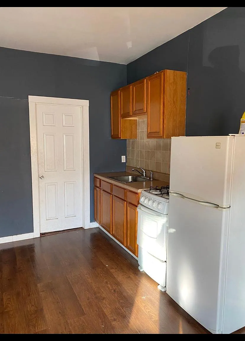 1735 W Erie Ave — Photo 1