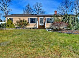 99 9th Ave, Holtsville, NY 11742