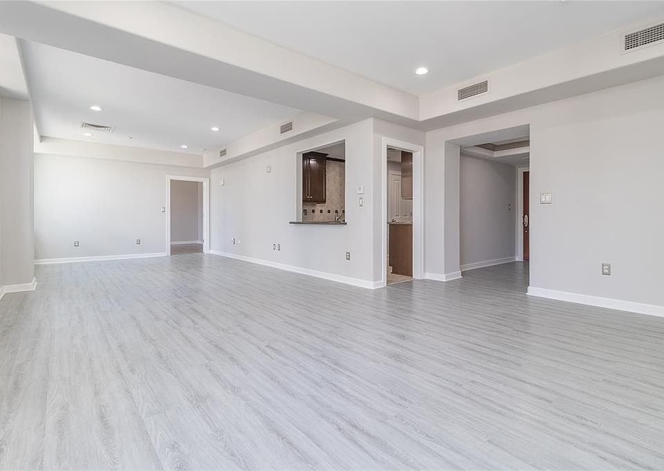 1st image of 914 Main St Unit 1503