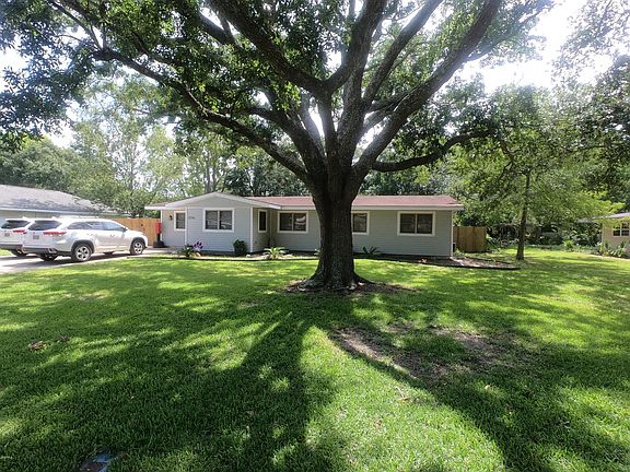 2nd image of 2210 Meadowbrook St