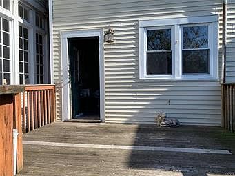 2nd image of 206 Pine St