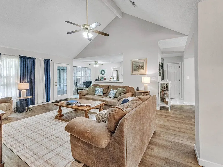 6453 Garden Dr — Photo 3
