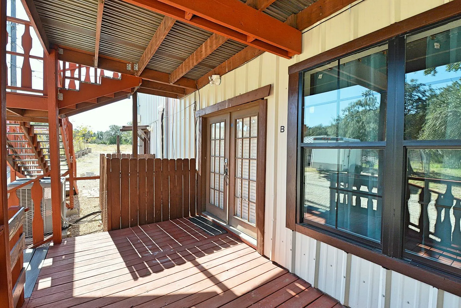 1 bed, 2.0 bath, 924 sqft, $1,195 — Photo 2