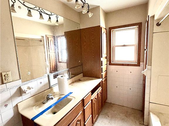 5th image of 820 Lathrop St