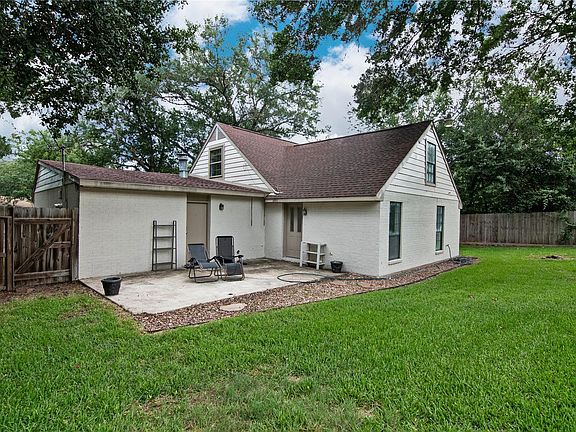 2nd image of 2410 Valley Dr