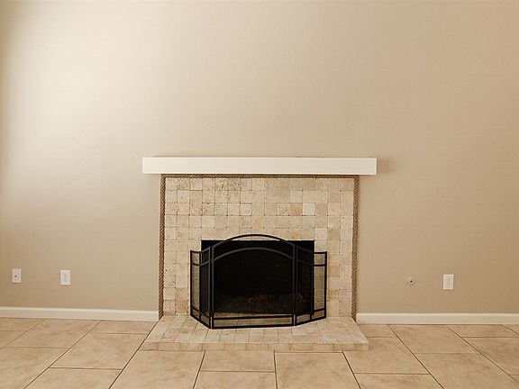 5th image of 24333 Stacey Ave