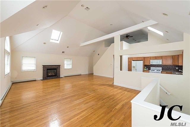 1st image of 306 Roosevelt Blvd
