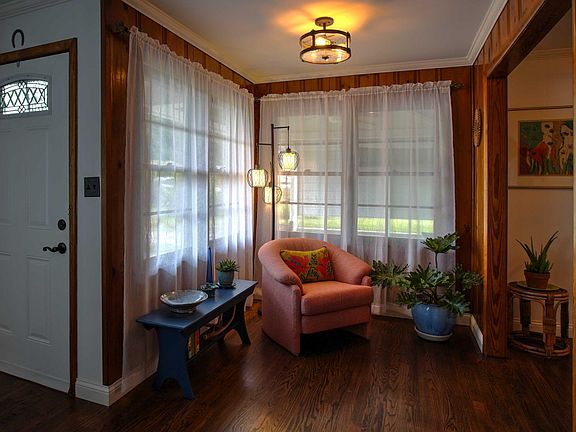 4th image of 655 Roberts Cir