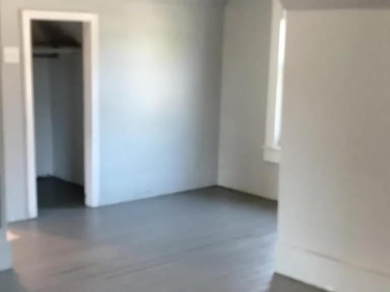624 N Market Ave — Photo 16